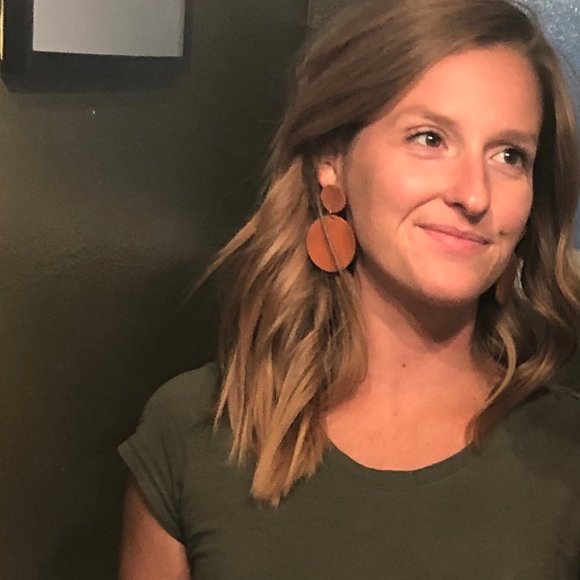 Meet your Posher, Britt - Picture 1 of 1